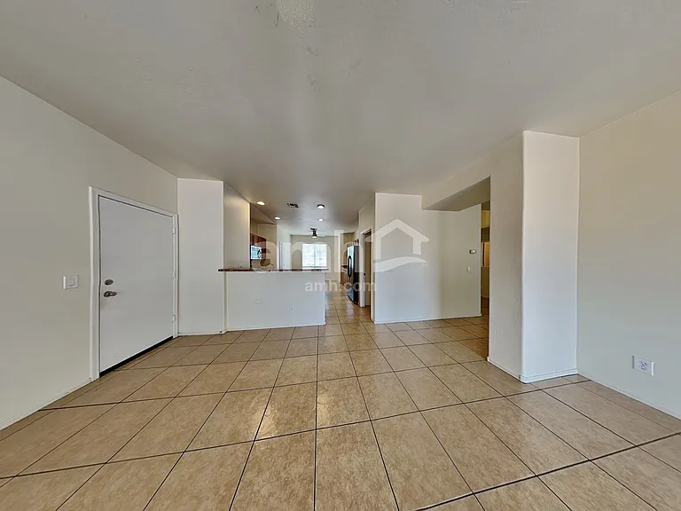 2827 S 74th Dr — Photo 7