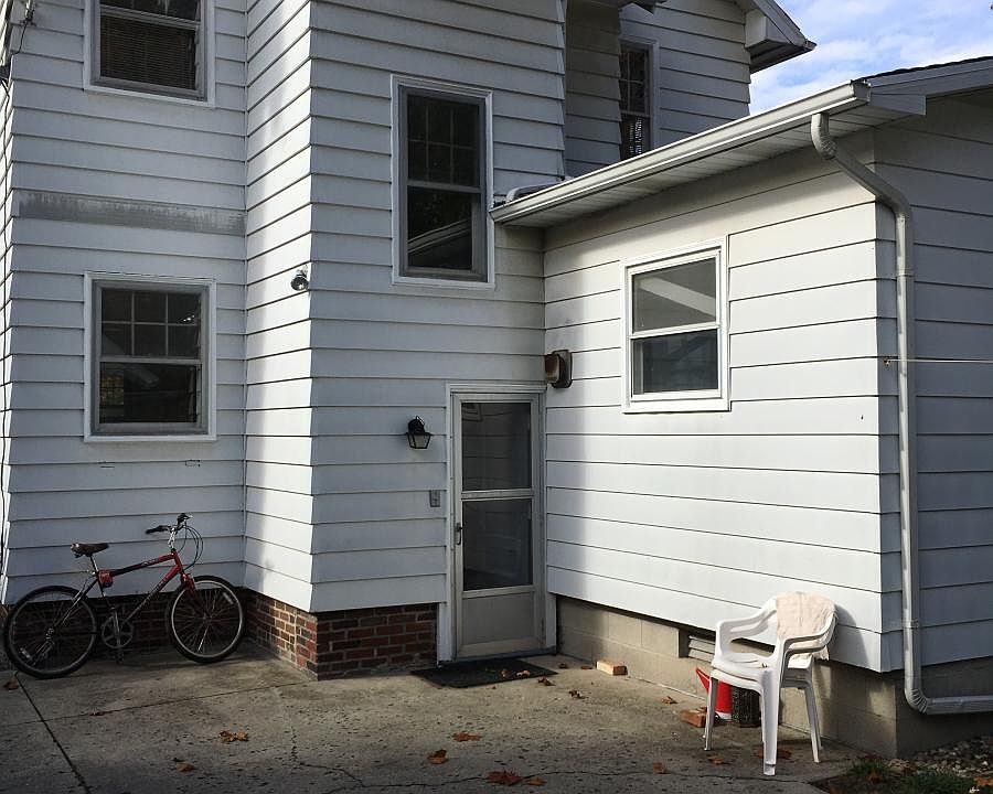 2nd image of 4628 Douglas Rd