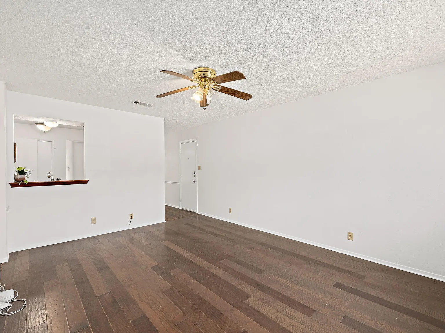 3 bed, 2.0 bath, 963 sqft, $2,100 — Photo 4