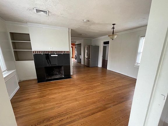 4th image of 1048 Cornwells Ave