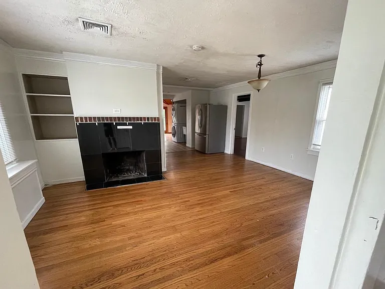 1048 Cornwells Ave — Photo 4