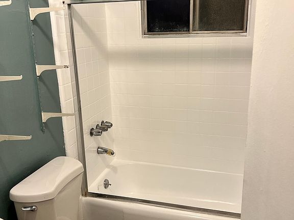 2nd image of 5320 S Centinela Ave APT 4