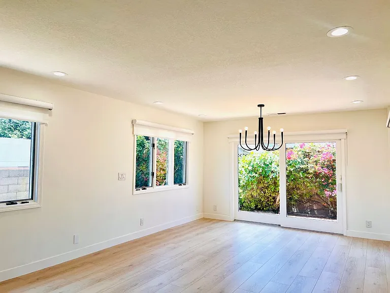 22637 Hickory Ave — Photo 5