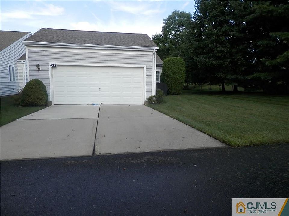 2nd image of 423 Bluebird Dr #423