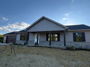 180 Saddlebrook Ln, Dry Ridge, KY 41035