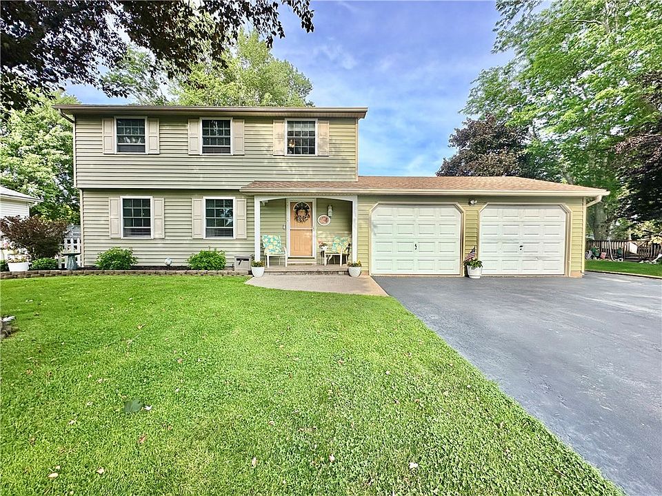 1st image of 4 Rolling Meadow Dr N