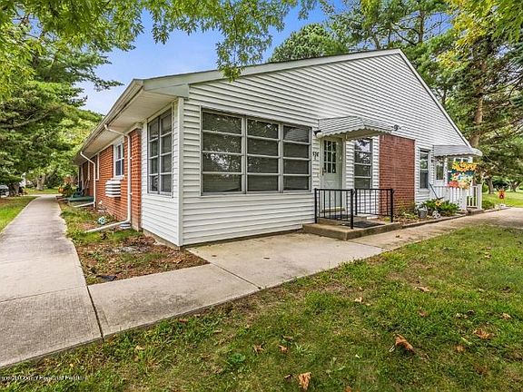 2nd image of 526 Lilac Ln #C