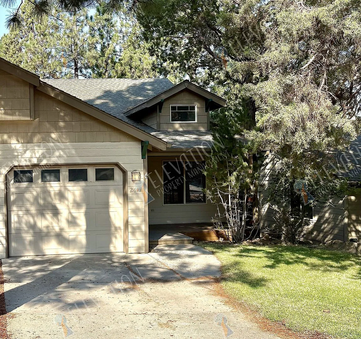 2 BR - 1 BA Duplex in NW Bend — Photo 1