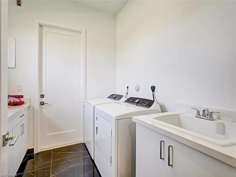 5126 Penella Ave — Photo 18