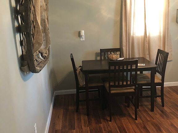 5th image of 217 W Warwick Dr