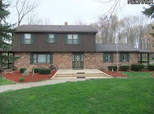 3922 Valley Dr, Barberton, OH 44203