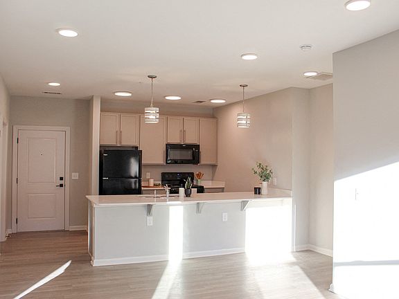 5th image of 501 Howard St #307
