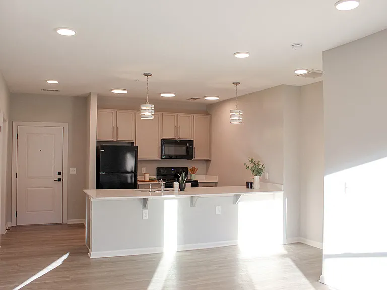 501 Howard St — Photo 1