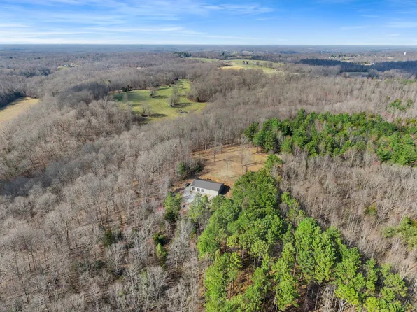 1425 Old Stage Rd, Charlotte, TN 37036