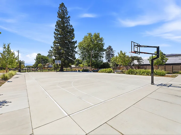 569 Yale Way — Photo 33