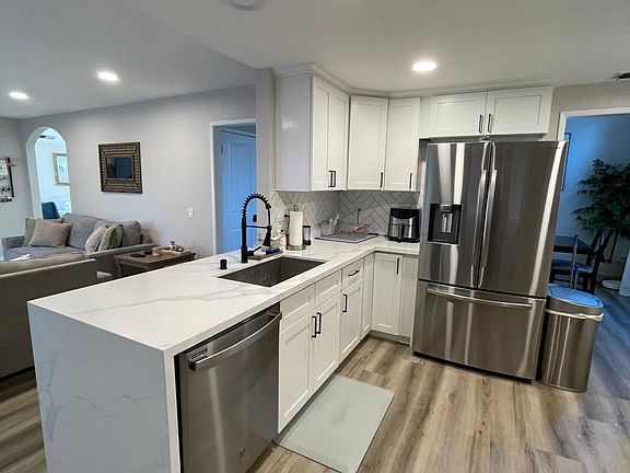 4th image of 8163 Derby Park Ct