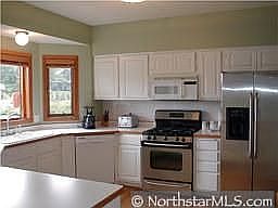 Updated kitchen w/ stainless steel appliances