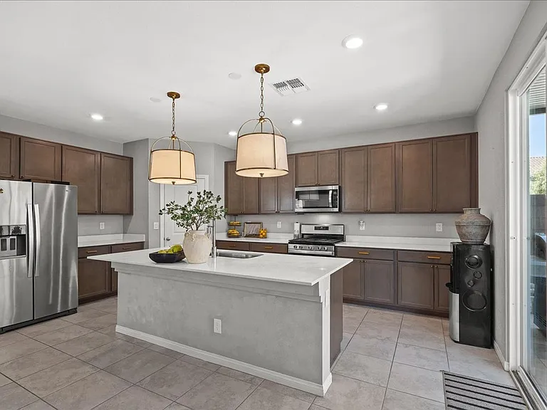 7014 Solano Canyon Ave — Photo 10