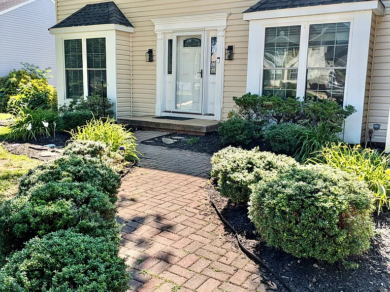 325 Sandown Park Ct — Photo 2