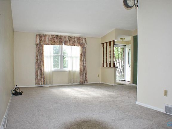 3rd image of 2444 Bedford Ln