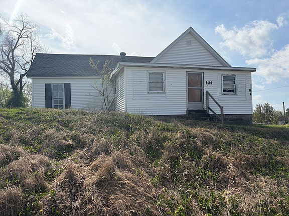 2nd image of 104 E Boyle Ave