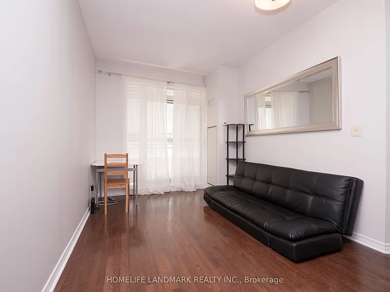 736 Spadina Ave #417 — Photo 2