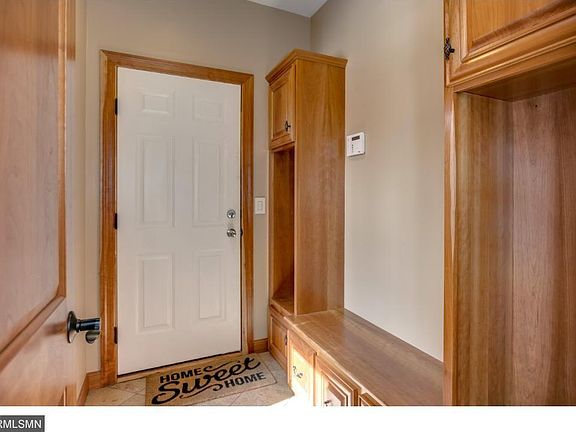 5th image of 22 Kingsview Ln N