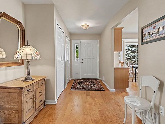 4th image of 7233 Maplecrest Cir