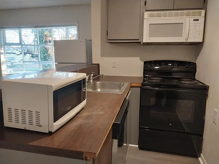 924 Merritt Dr #3 — Photo 8
