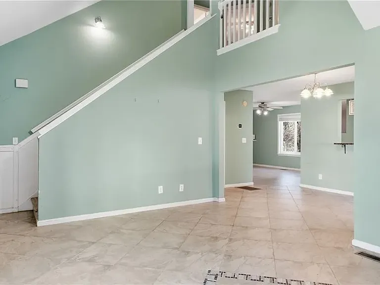 204 Hillcrest Rdg — Photo 5
