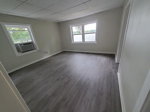 5th image of 925 1/2 S Crystal Lake Dr