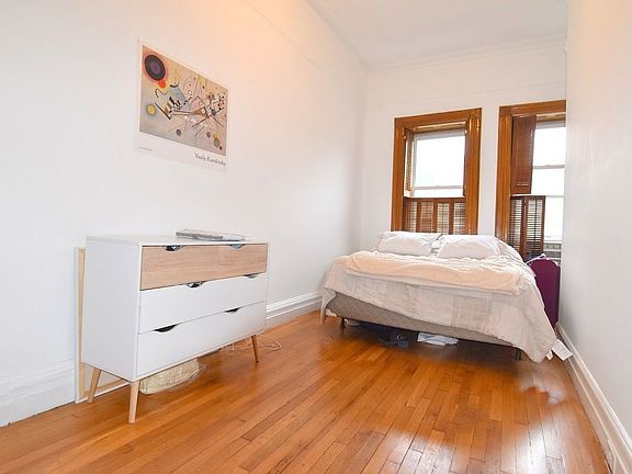 2nd image of 126 W 75th St APT 8