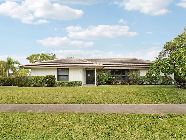 85 Hickory Hill Rd — Photo 1