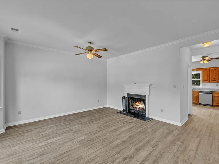 739 Creekside Cres — Photo 31