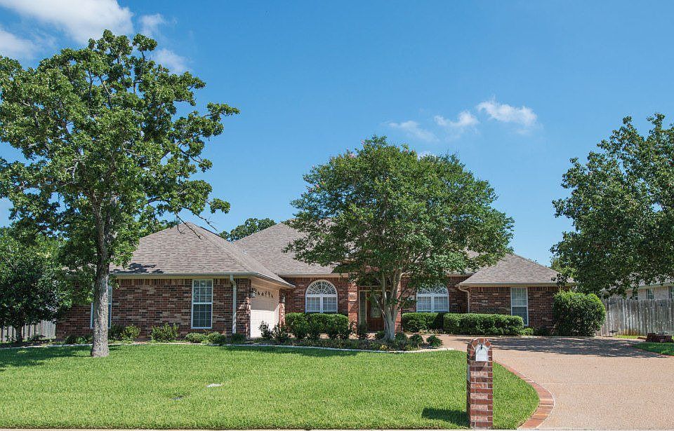 1st image of 801 Pine Valley Dr