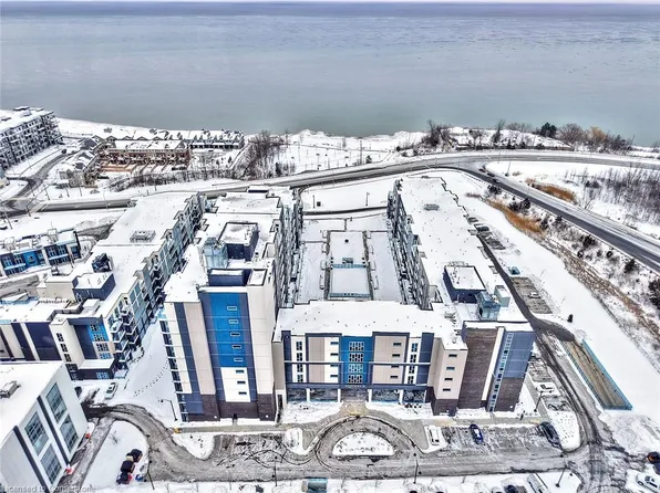 16 Concord Pl #117, Grimsby, ON L3M 0J1