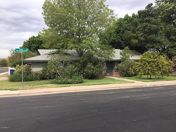 3rd image of 1018 E Fairbrook Cir