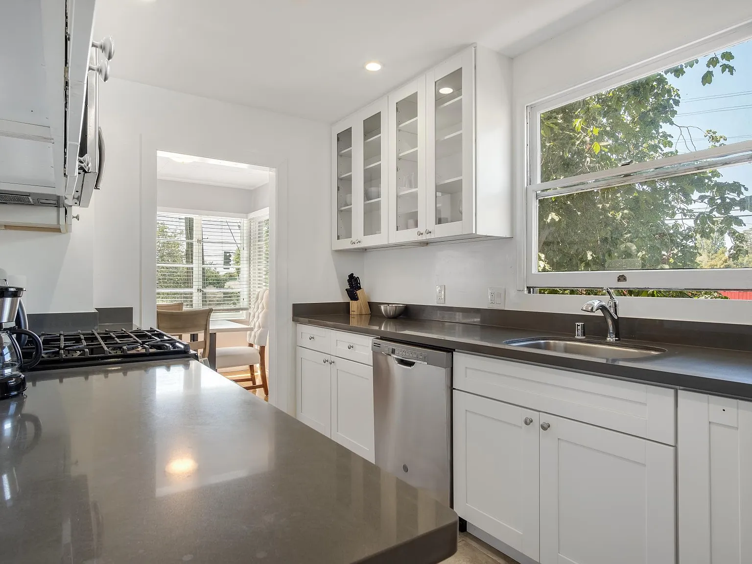 2 bed, 1150 sqft, $5,100 — Photo 2