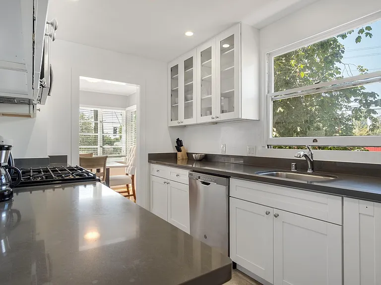 1325 Sacramento St #3 — Photo 2