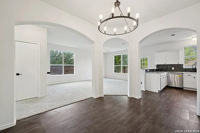 4 bed, 2.5 bath, 1866 sqft, $2,400 — Photo 4