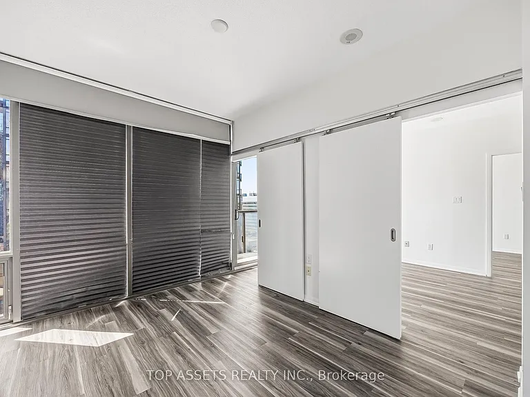 37 Grosvenor St #2109 — Photo 15