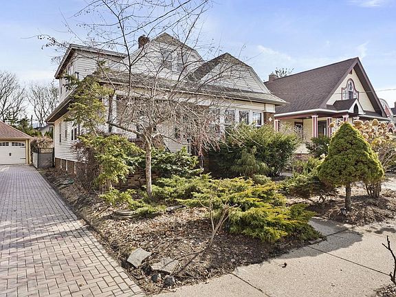 4th image of 1433 Spaight Street