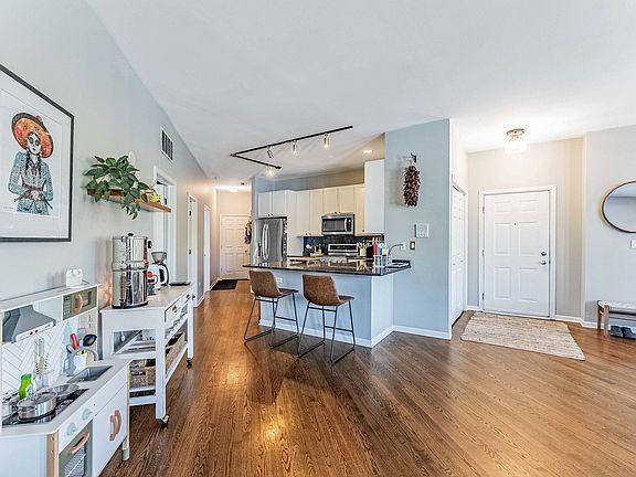 5th image of 4157 N Kenmore Ave APT 2N