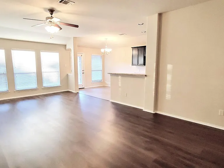 818 Hazels Way — Photo 1