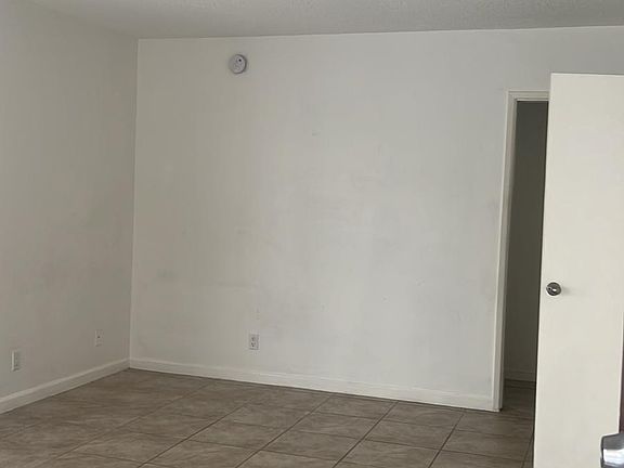 5th image of 327 S Alexandria Ave #7.5