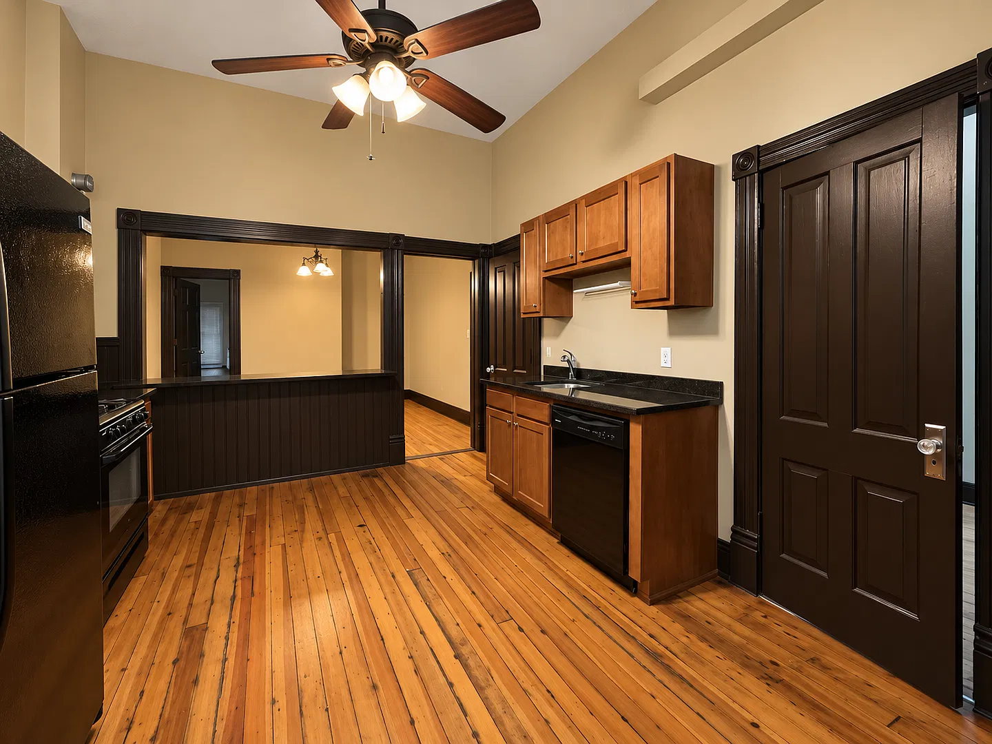 937 University Ave. West — Photo 4