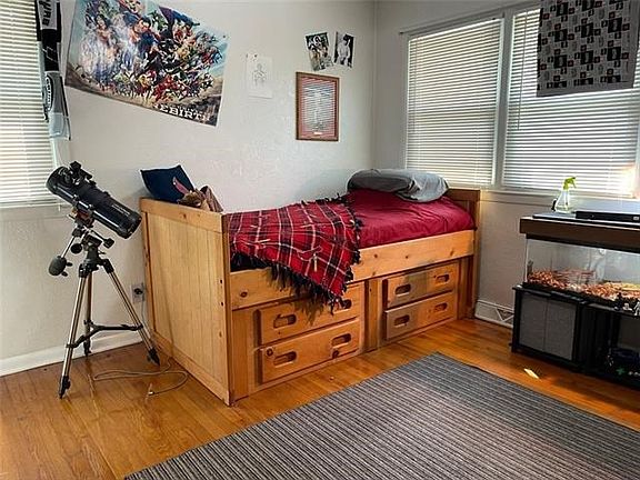 3rd image of 10817 Felton St