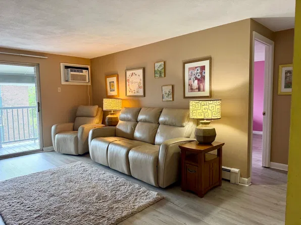 10 Woodcrest Ct APT 5, Weymouth, MA 02190