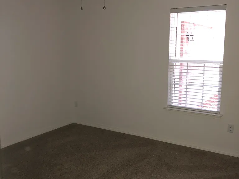 211 Deer St — Photo 9