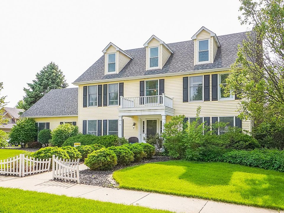 1st image of 2476 Lakeside Dr